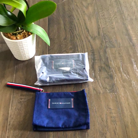 🔥3/$20 Make up pouch with body wash - Picture 9 of 9